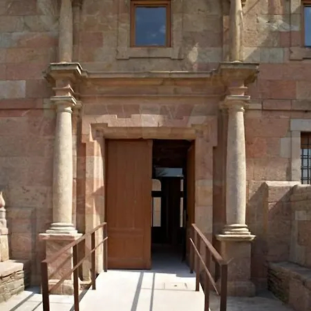 Hostal Monasterio De La Magdalena